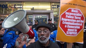 Protestas contra la brutalidad policial recorren las ciudades de EE.UU.