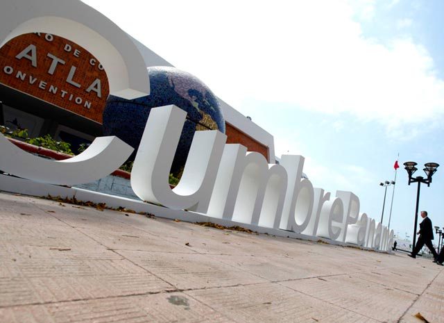 Las sospechosas cumbres de las sociedades civiles