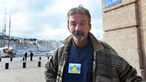 French homeless people forced to wear yellow triangles like jews in WWII