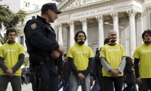 The New York Times califica a la “Ley Mordaza” española como “Franquista”