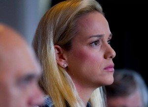 Víctimas de la Guarimba encaran a esposa de López en Panamá