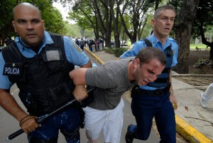 Puertorriqueño contra puertorriqueño / Puerto Rican against Puerto Rican