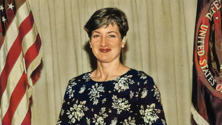 COMO FIERA ENJAULADA:  ¿quién es Ana Belén Montes Lopez? ¡LIBERTAD PARA ANA BELÉN MONTES!