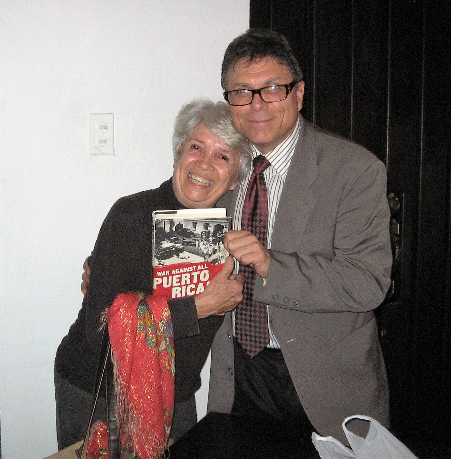 Nelson Denis explica, ¿Cómo llego a escribir Guerra Contra Todos Los Puertorriqueños?