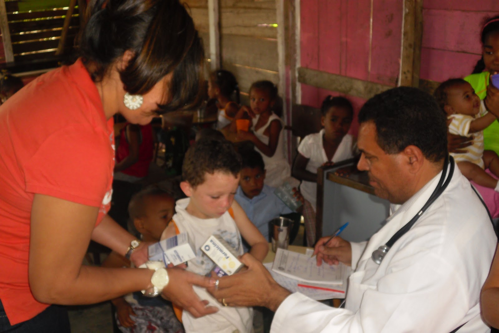 LOS BENEFICIOS DE EVITAR EL ESTREÑIMIENTO CON EL   Dr. ACERNIO  ESTEVEZ MEDINA