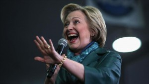 Campaña de Clinton pagó para difamar a Sanders en las redes