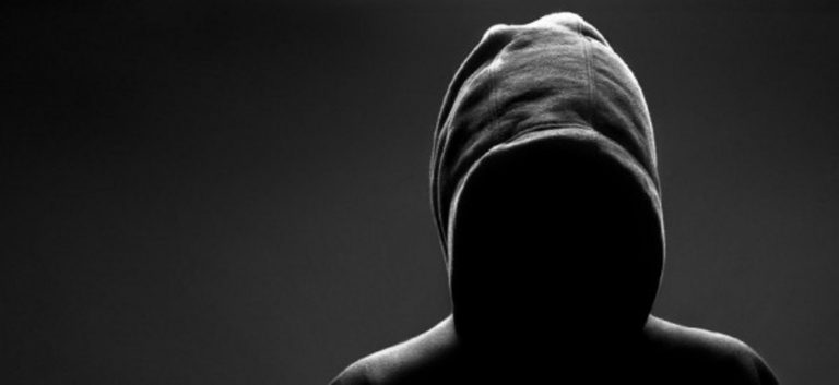 ¿Quién es el campeón encapuchado? / Who is the hooded champion?