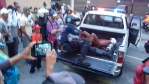 Video: Opositores venezolanos queman vivo a hombre por «chavista»