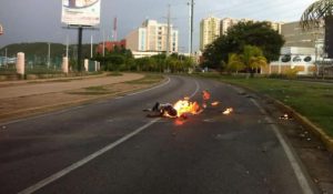 Venezuela: Opositores radicales queman vivas a dos personas este martes