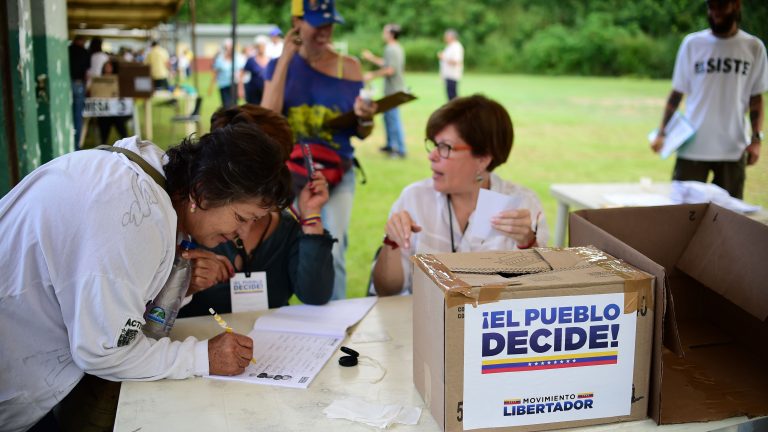 Entrevista a Dra Alexa Webber sobre articulo 348, y el Poder de la Asmblea Nacional Constituyente