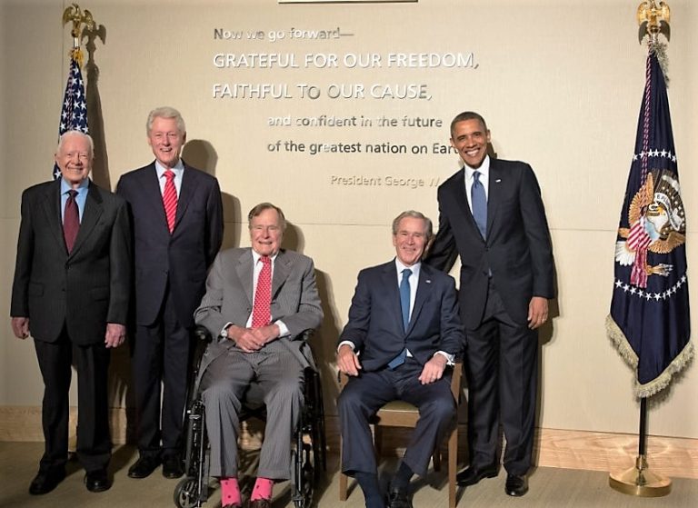 Ex presidentes EEUU mienten para esconder crimen / Former US presidents lie to cover up crime