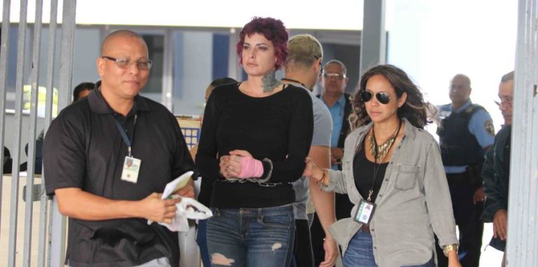 Escríbele a Nina Droz Franco