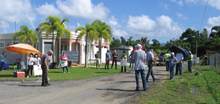 Protesta Contra La Antena