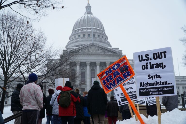 A revolt against the 2 US war parties