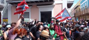 Maestros boricuas amenazan con huelga