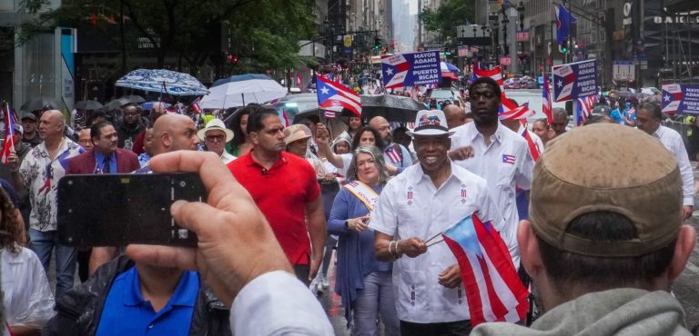 ¿Erradicar el colonialismo? / Eradicate colonialism?