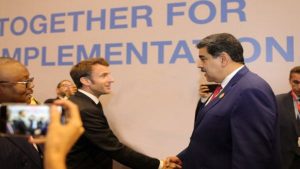 Apretón de manos entre Maduro y Macron ¿Cuál es la política exterior del presidente francés?