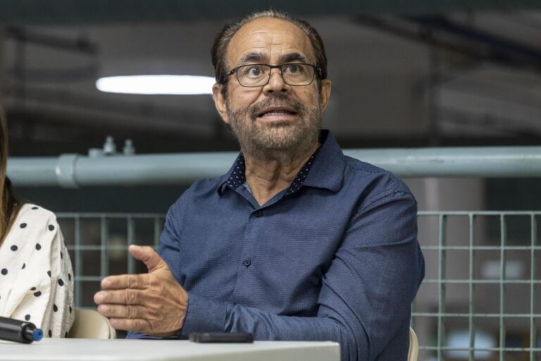 Desde la Comisión Estatal de Elecciones, Aníbal Vega Borges Comisionado del PNP contesta preguntas a Prensa Comunitaria…