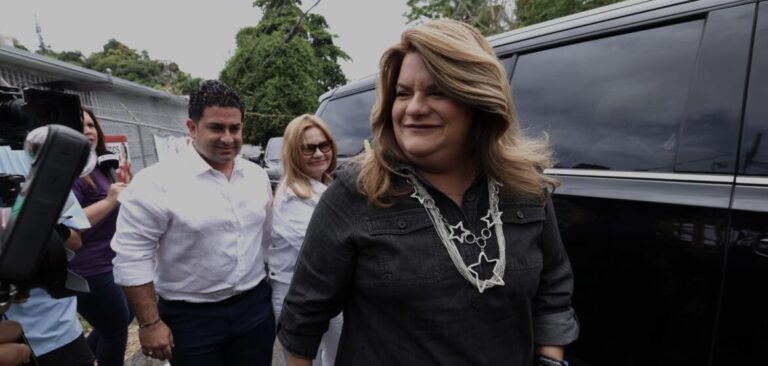 DRNA….certifica que las estructuras y muelles de los Vargas Llavona son ilegales…