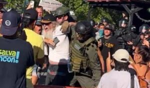 Activists in Rincón take action…Activistas en Rincón toman acción…