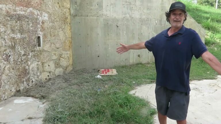 Personal de Julio Roldán pone en peligro salud de aguadillanos: Depósitos de químicos en los alcantarillados