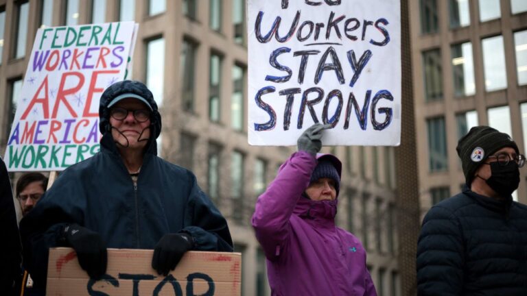 Estados Unidos: más de 100.000 trabajadores federales renunciarán el 30 de septiembre