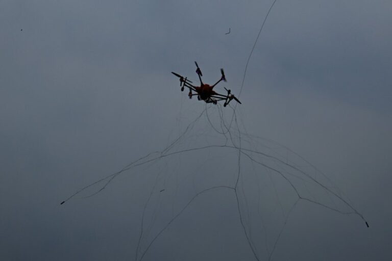 Dinamarca bajo tensiones por presencia de drones “ovni” en su mayor base militar