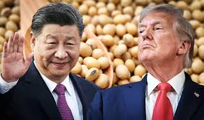 Agricultores se sienten traicionados mientras China amenaza a Estados Unidos con la compra de toneladas de soya
