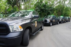 Mientras los vigilantes del DRNA no tienen vehículos y botes observe dónde están los vehículos nuevo…