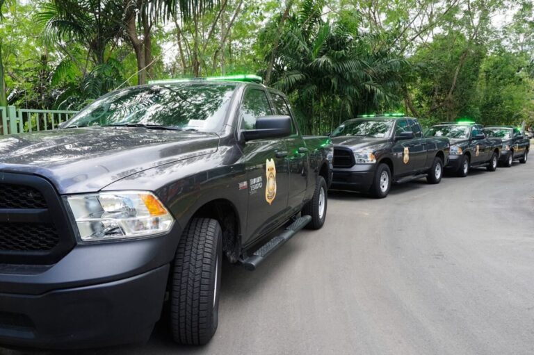 Mientras los vigilantes del DRNA no tienen vehículos y botes observe dónde están los vehículos nuevo…