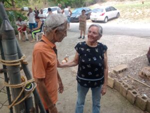 Si Doña Ramona acepta, ya tiene terreno con titularidad a su nombre y al lado de donde vive…