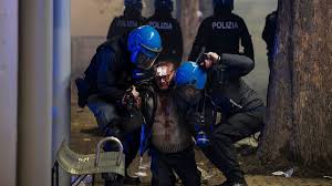 «Picchiati e scherniti». Torino, i racconti di chi era in piazza