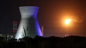 ¡ÚLTIMA HORA!💥 IRÁN DESTRUYE LA CENTRAL ELÉCTRICA MÁS GRANDE DE ISRAEL Y TRUMP HABLA DE «REGALOS»…