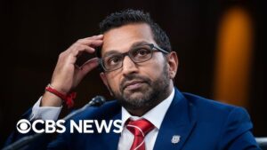 Elizabeth Warren Exposes NYT–Miami Link — 83 Seconds That Trapped Kash Patel…