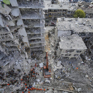 Misiles Iraníes IMPACTARON a Metros del Búnker de Netanyahu – Tel Aviv en Caos Total…