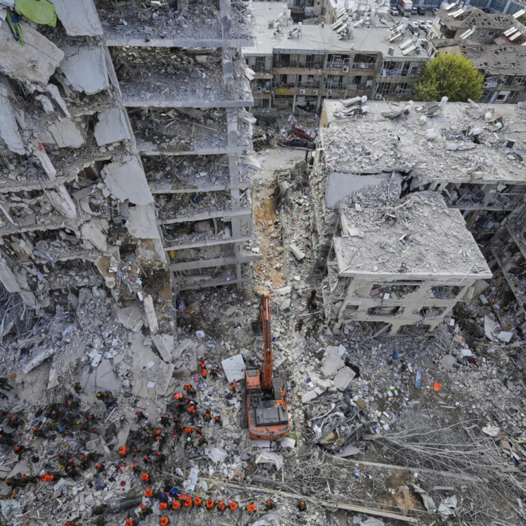 Misiles Iraníes IMPACTARON a Metros del Búnker de Netanyahu – Tel Aviv en Caos Total…