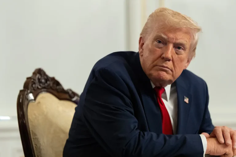 CÓDIGO ROJO: TRUMP SE ATRINCHERA EN LA CASA BLANCA TRAS BRUTAL EMBOSCADA…