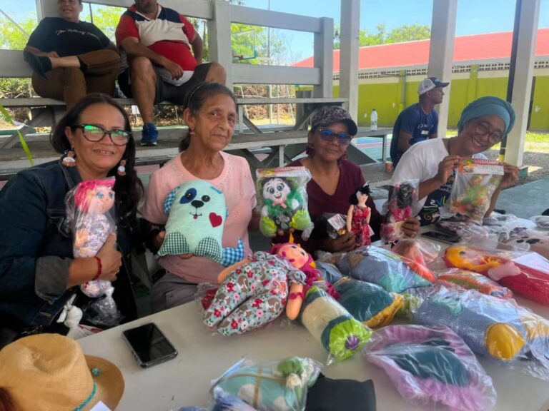 Muñecas que curan el alma: la travesía solidaria que llevó la esperanza de Sucre a La Guaira
