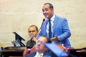 Eliezer Molina mete 20 en 1na…