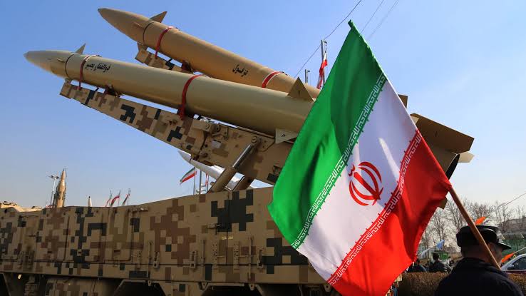 Irán Usa Arma Que No Se Sabía Que Tenía, Trump La Bombardea…