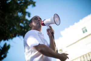 ELIEZER MOLINA llegó sin avisar a ESCUELA de San Sebastián…